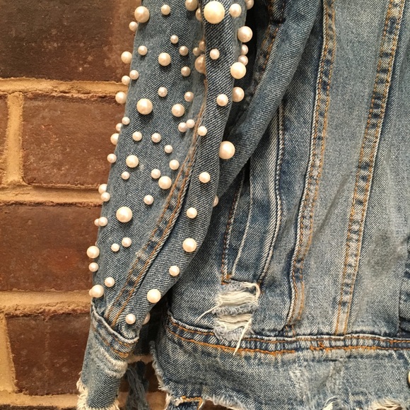 SOLD‼️Pearl Embellished Distressed Denim Jacket - Picture 4 of 8